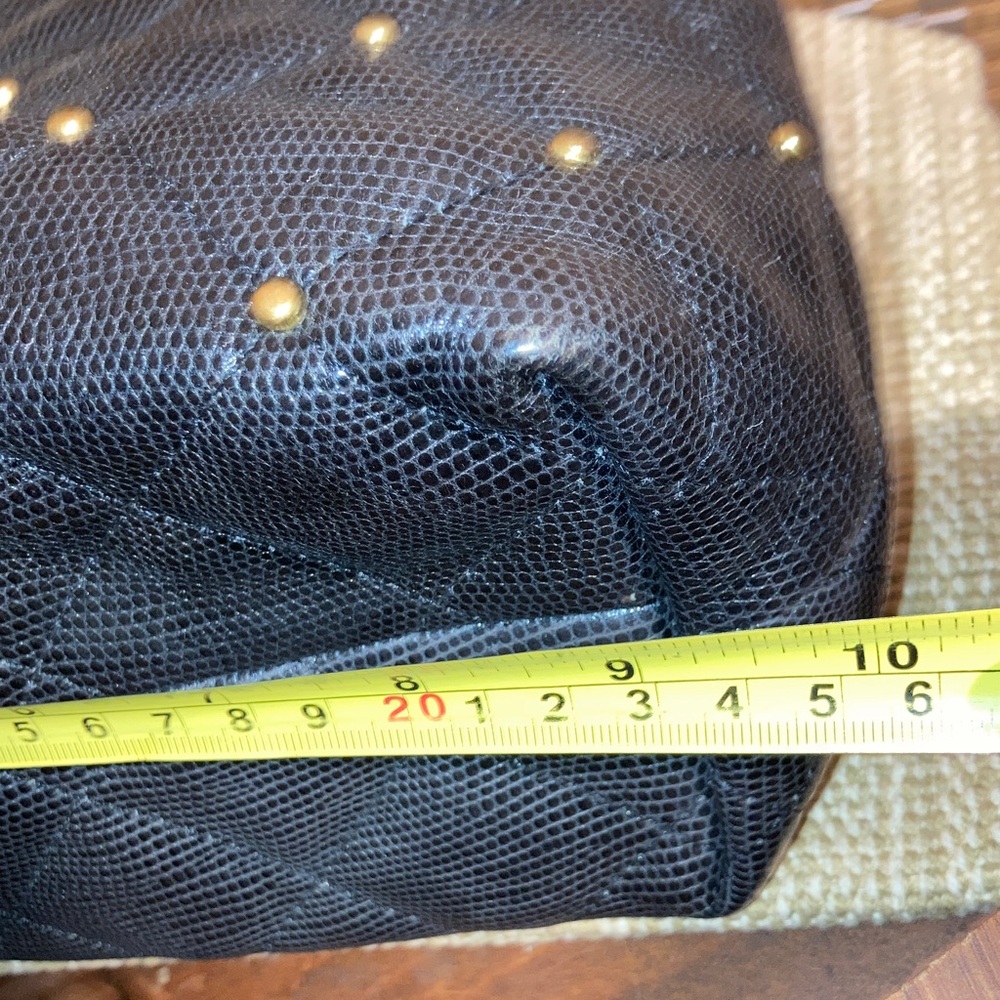 Vintage Black Quilted Shoulder Bag with Gold Chain Accents - Picture 5 of 11